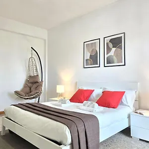  Appartamento Casa Relax Con Parcheggio E Metro Italia